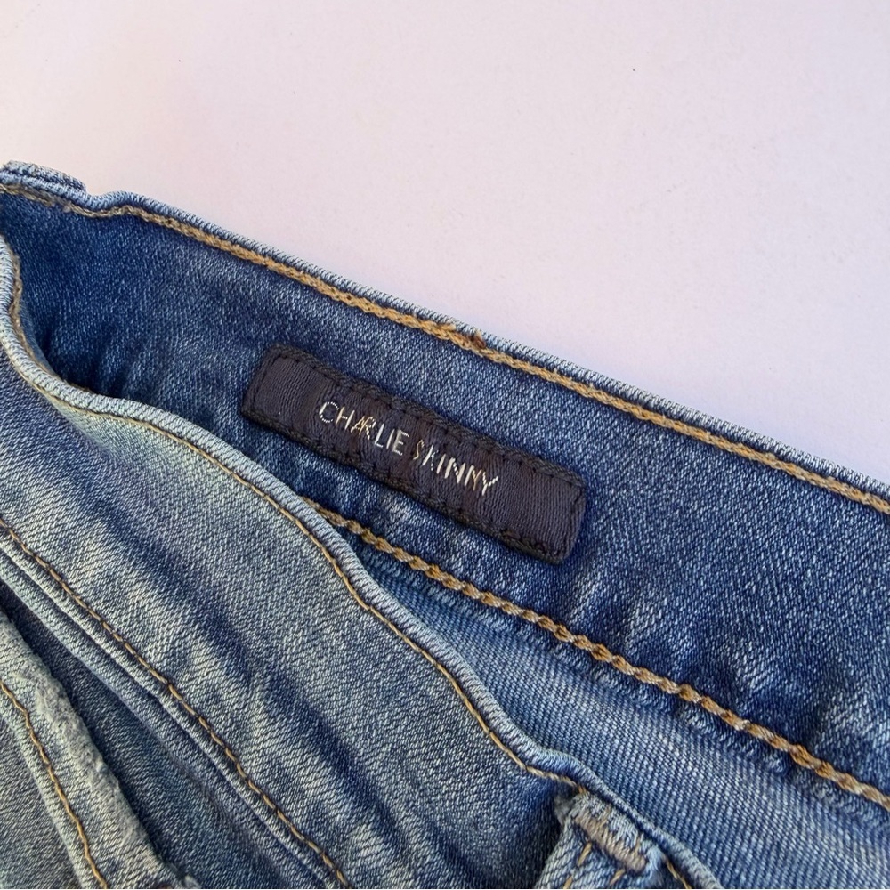 Woman’s Lucky Brand Denim Jeans , Charlie Skinny Size 12/31 - Picture 6 of 11